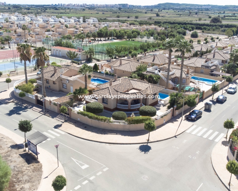 Wederverkoop - Vrijstaande Villa - Urb. La Marina