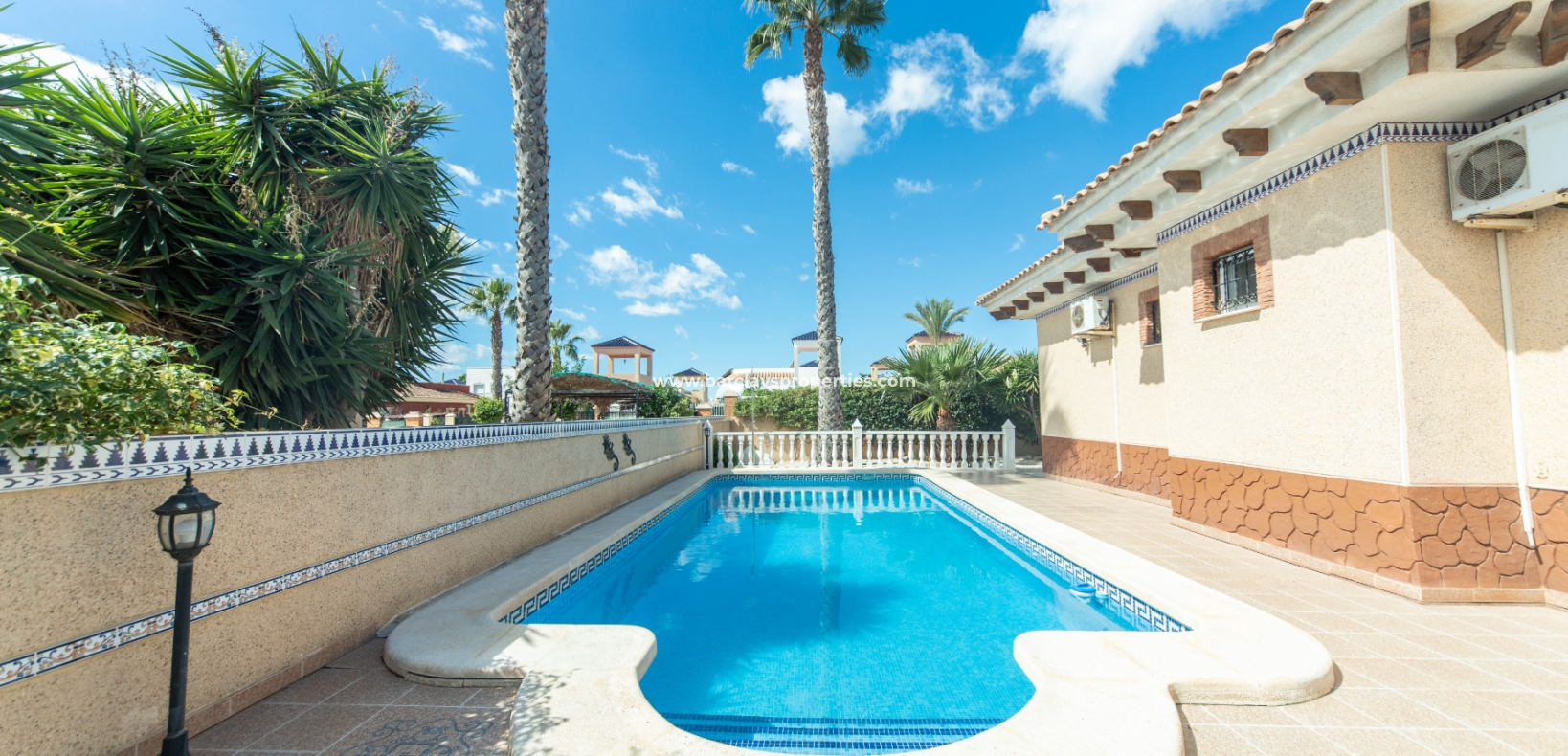 Wederverkoop - Vrijstaande Villa - Urb. La Marina