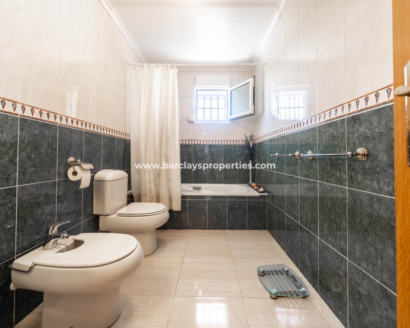 Wederverkoop - Vrijstaande Villa - Urb. La Marina