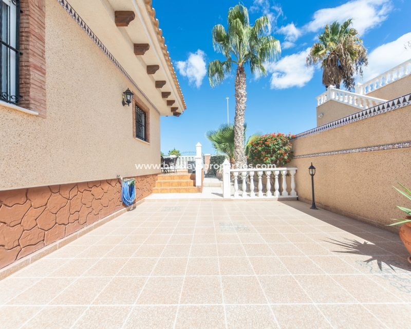 Wederverkoop - Vrijstaande Villa - Urb. La Marina