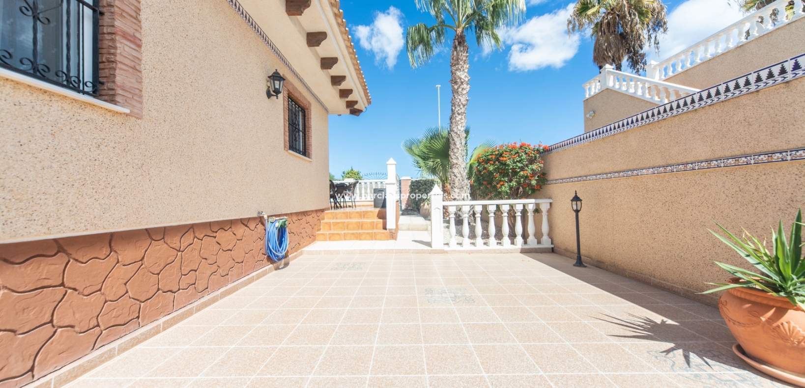 Wederverkoop - Vrijstaande Villa - Urb. La Marina