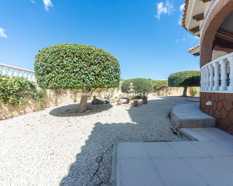 Wederverkoop - Vrijstaande Villa - Urb. La Marina