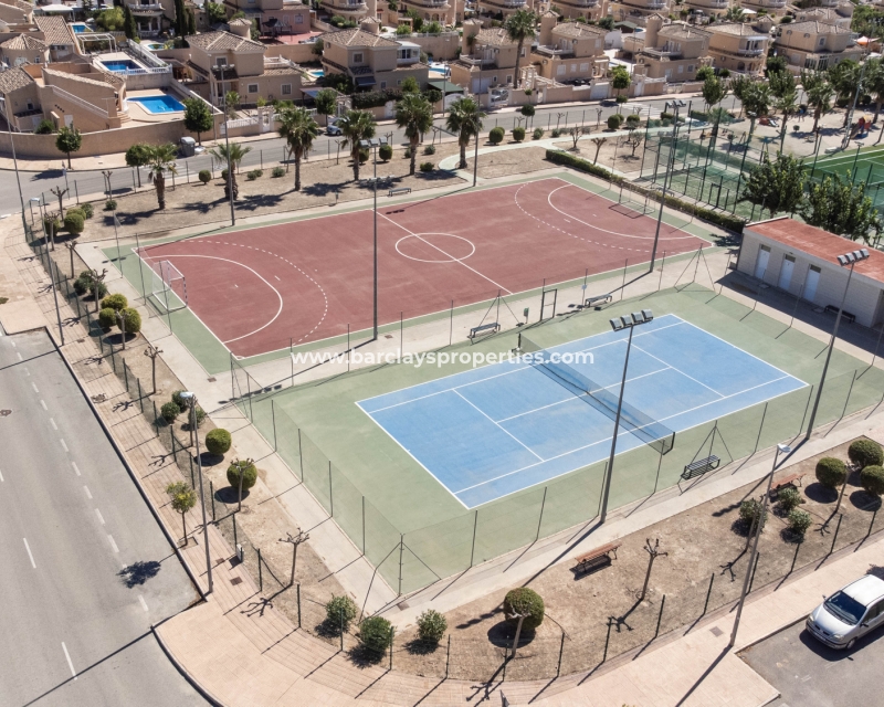 Wederverkoop - Vrijstaande Villa - Urb. La Marina