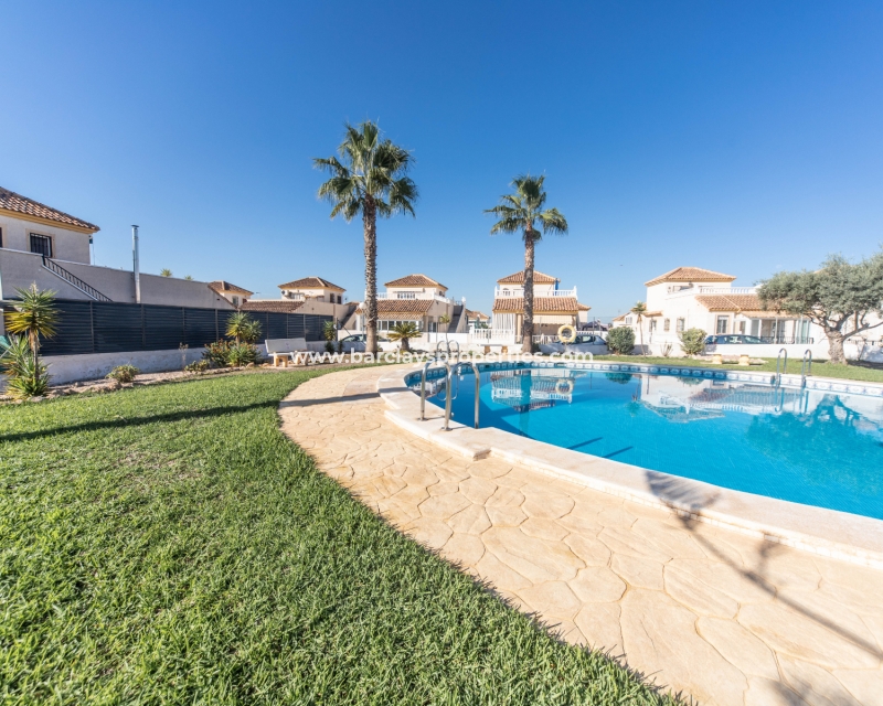 Wederverkoop - Vrijstaande Villa - Urb. La Marina