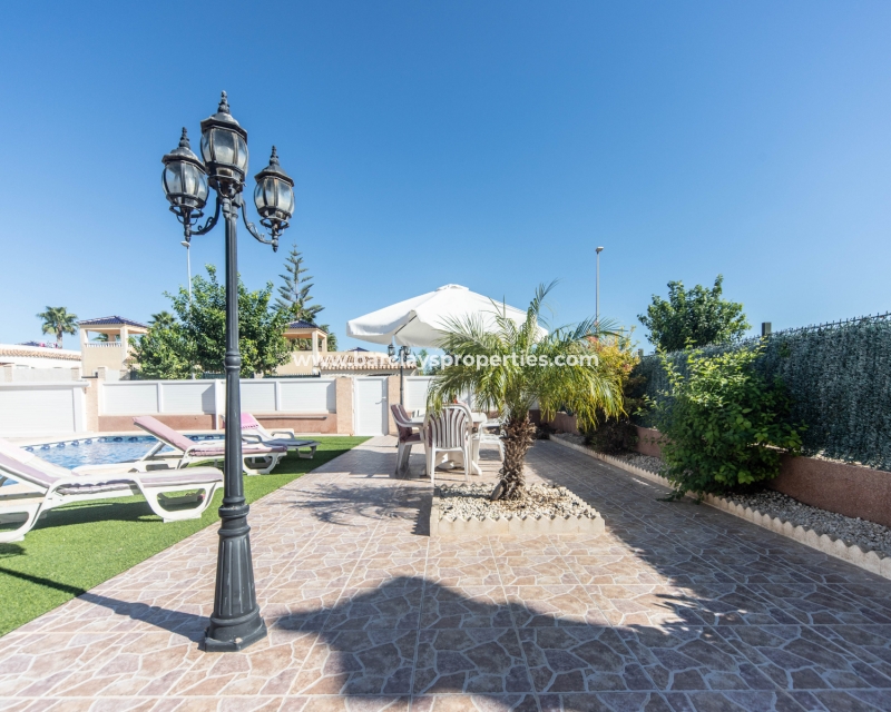 Wederverkoop - Vrijstaande Villa - Urb. La Marina