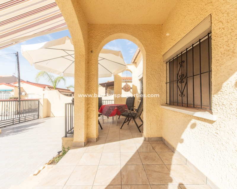 Wederverkoop - Vrijstaande Villa - Urb. La Marina