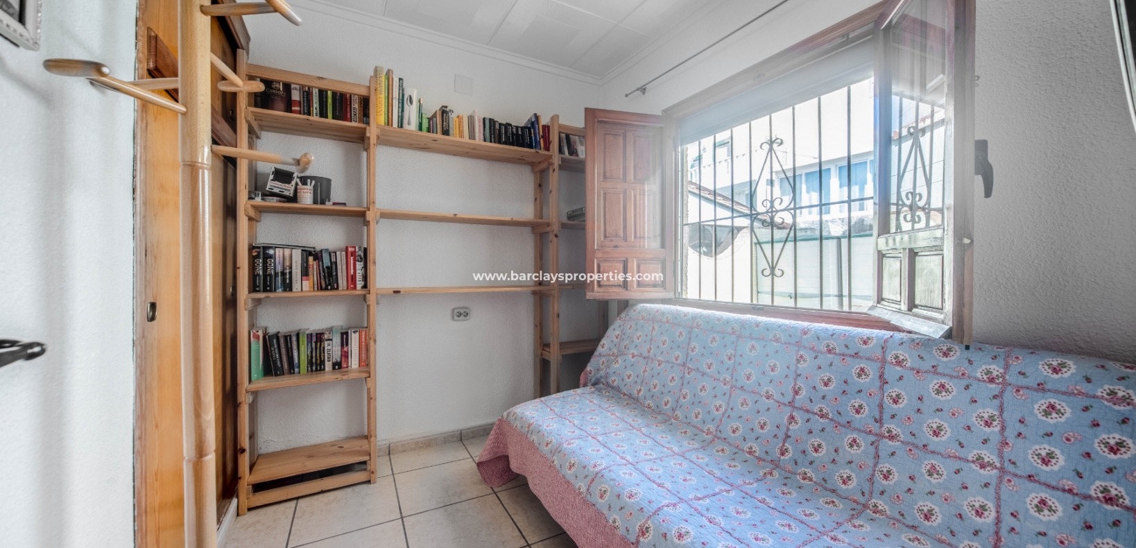 Wederverkoop - Vrijstaande Villa - Urb. La Marina