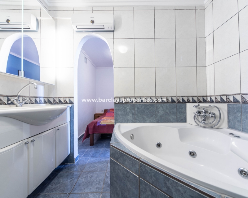 Wederverkoop - Vrijstaande Villa - Urb. La Marina