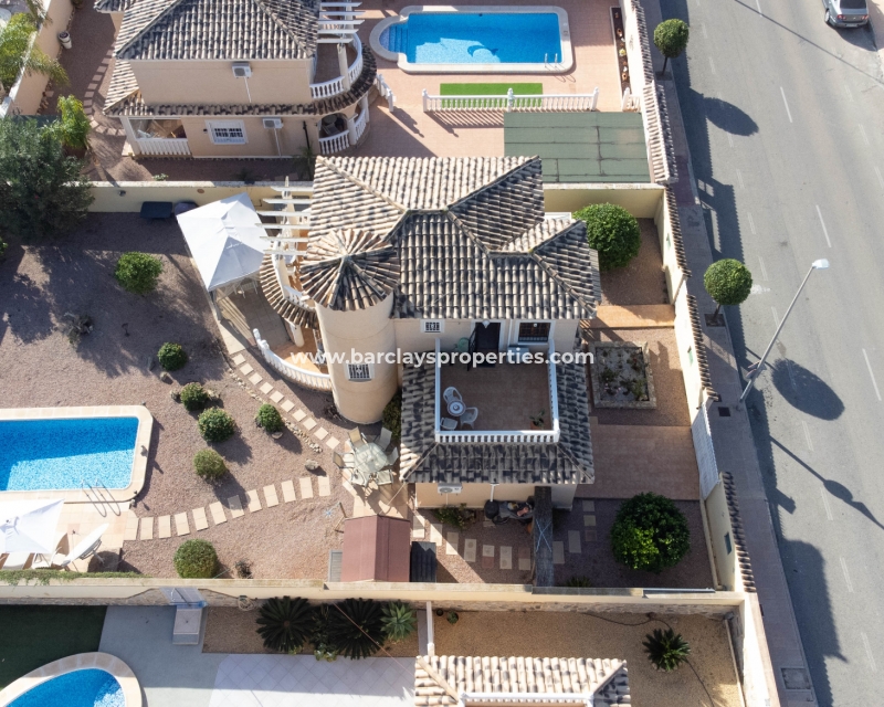 Wederverkoop - Vrijstaande Villa - Urb. La Marina