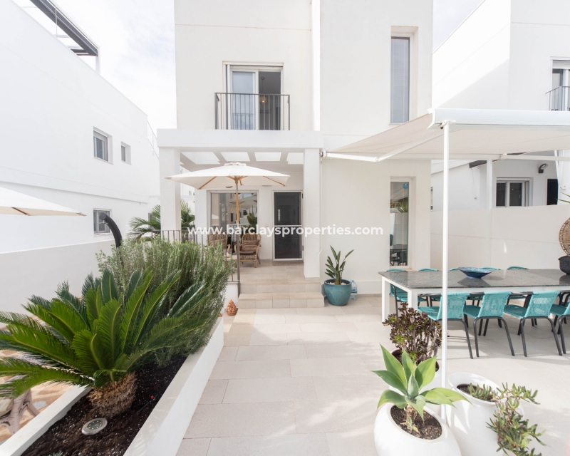 Wederverkoop - Vrijstaande Villa - Urb. La Marina