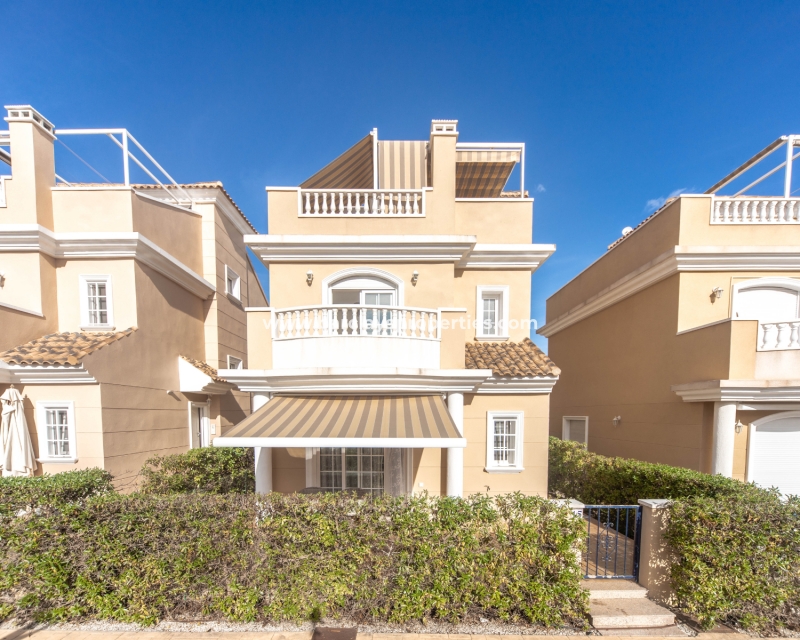 Wederverkoop - Vrijstaande Villa - Urb. La Marina