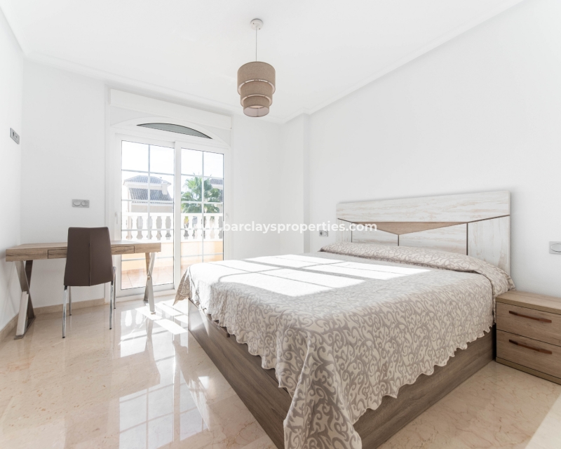 Wederverkoop - Vrijstaande Villa - Urb. La Marina