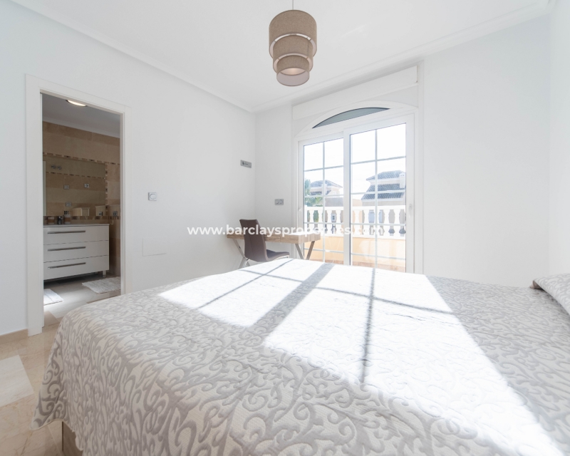 Wederverkoop - Vrijstaande Villa - Urb. La Marina