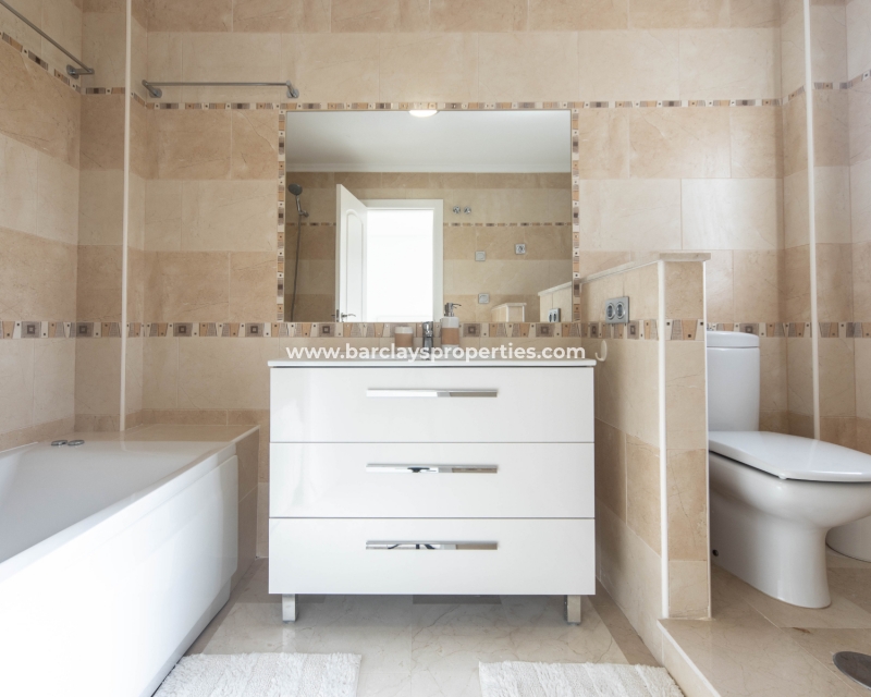 Wederverkoop - Vrijstaande Villa - Urb. La Marina