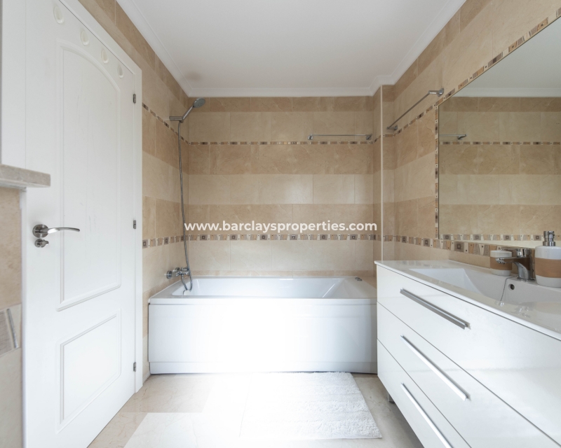 Wederverkoop - Vrijstaande Villa - Urb. La Marina