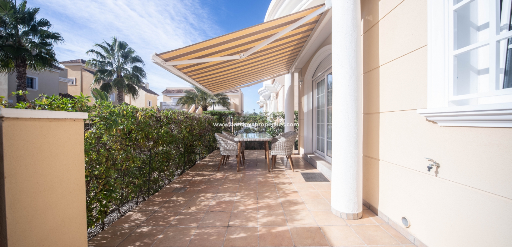 Wederverkoop - Vrijstaande Villa - Urb. La Marina