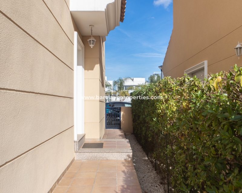 Wederverkoop - Vrijstaande Villa - Urb. La Marina