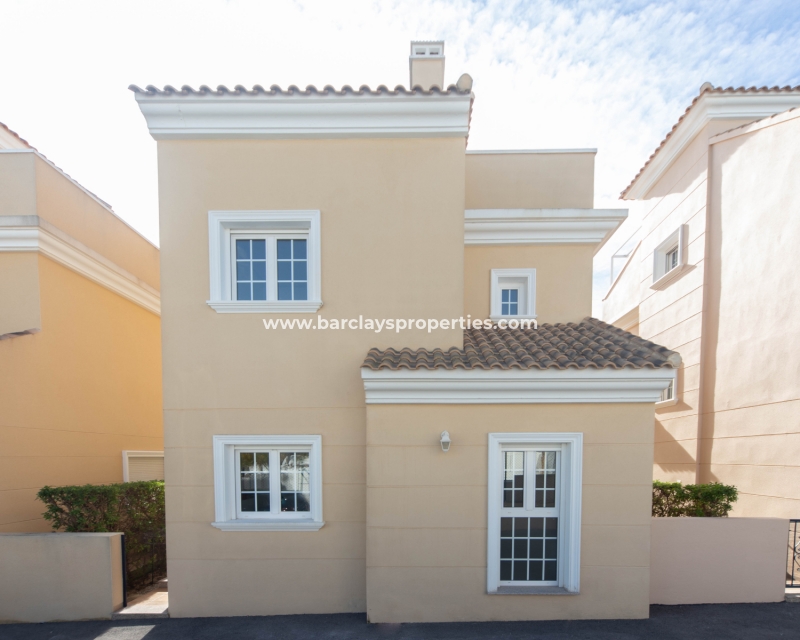 Wederverkoop - Vrijstaande Villa - Urb. La Marina