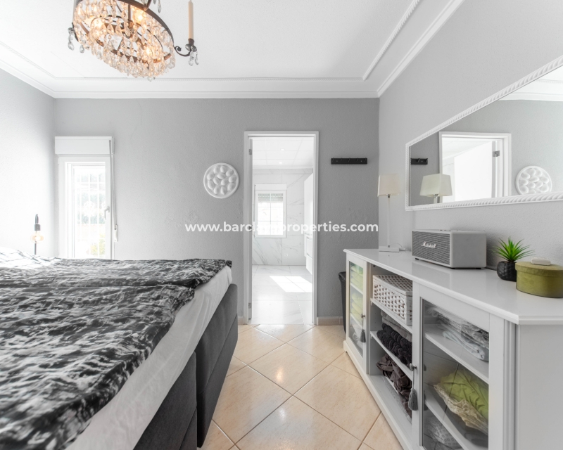 Wederverkoop - Vrijstaande Villa - Urb. La Marina