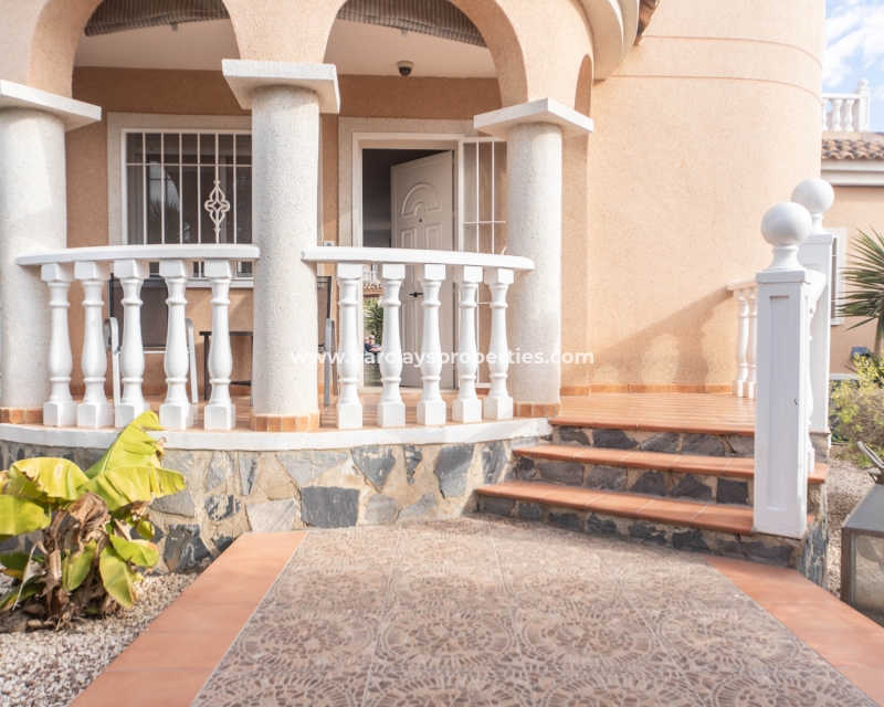 Wederverkoop - Vrijstaande Villa - Urb. La Marina