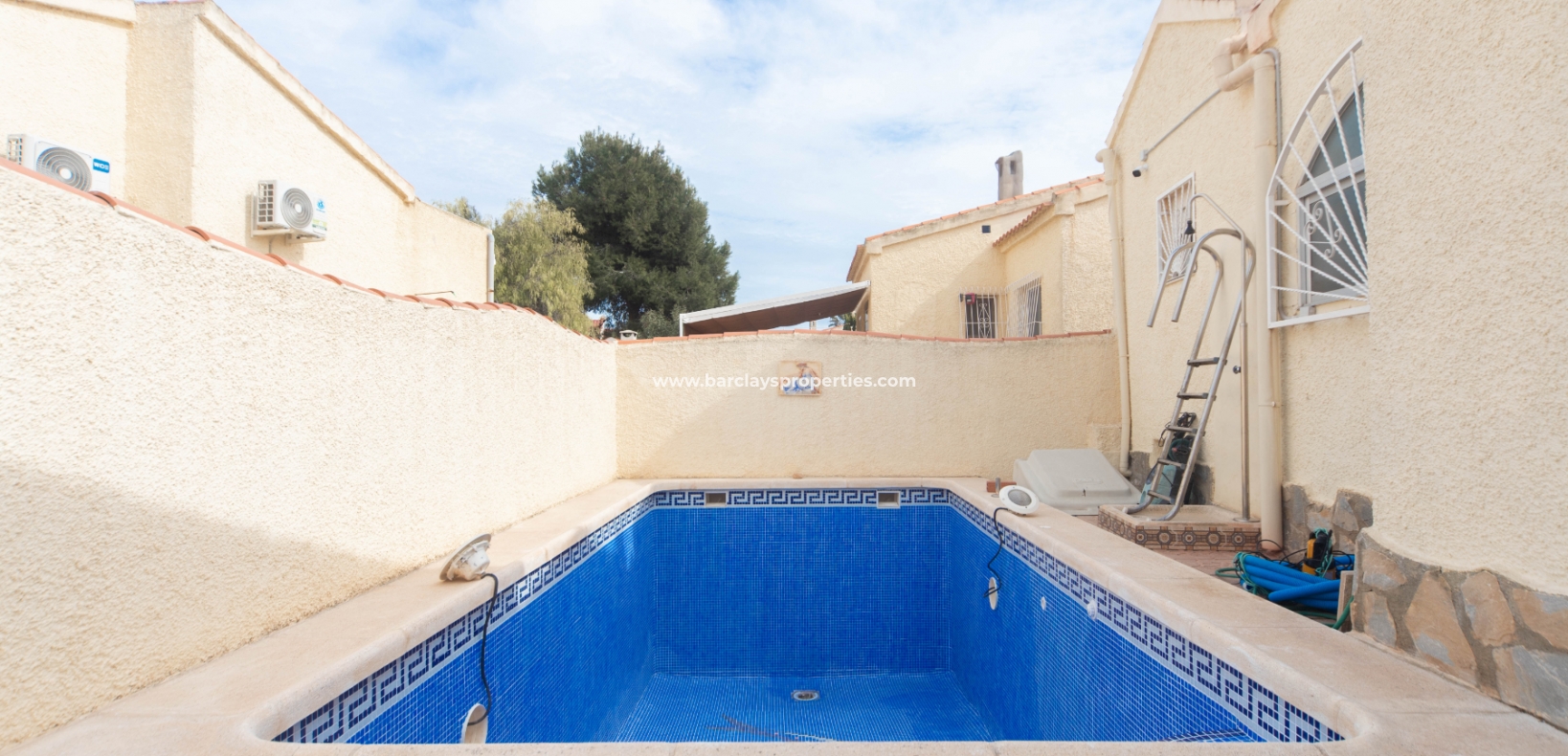 Wederverkoop - Vrijstaande Villa - Urb. La Marina