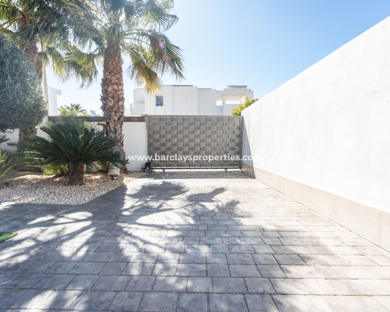 Wederverkoop - Vrijstaande Villa - Urb. La Marina