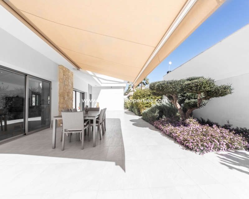 Wederverkoop - Vrijstaande Villa - Urb. La Marina