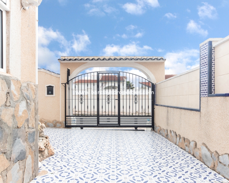 Wederverkoop - Vrijstaande Villa - Urb. La Marina