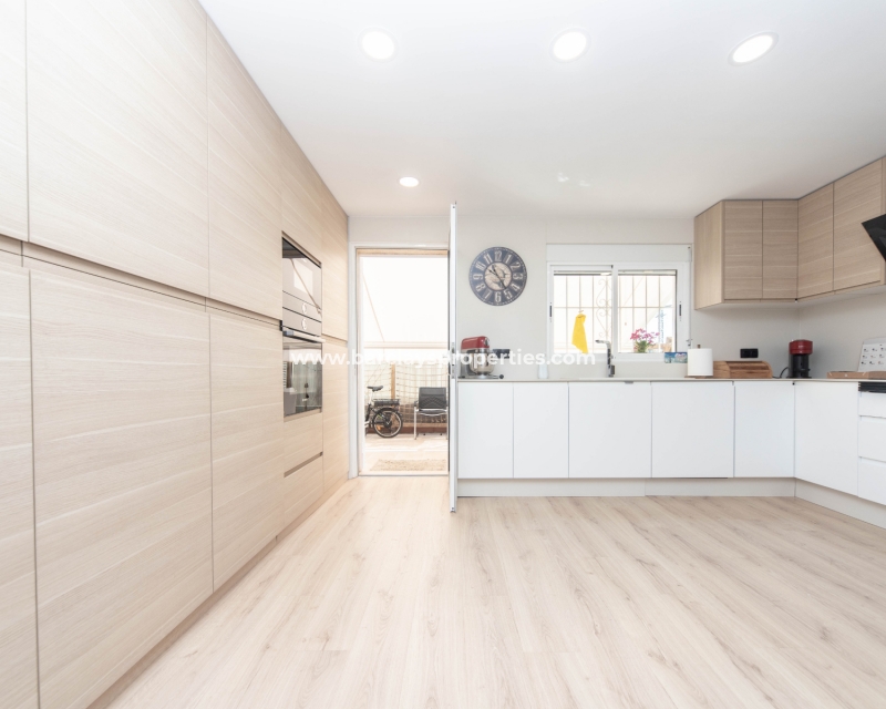 Wederverkoop - Vrijstaande Villa - Urb. La Marina