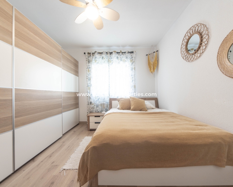 Wederverkoop - Vrijstaande Villa - Urb. La Marina