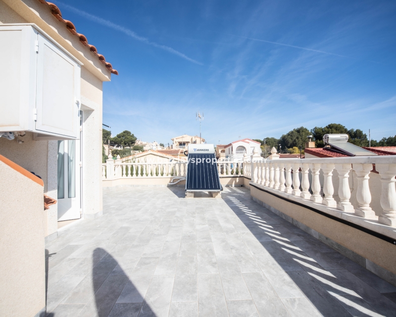 Wederverkoop - Vrijstaande Villa - Urb. La Marina