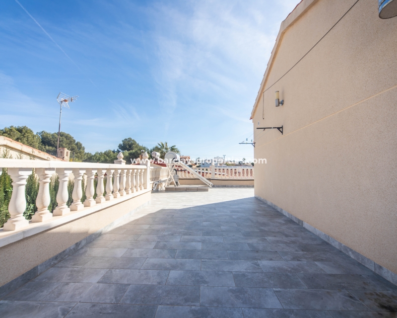 Wederverkoop - Vrijstaande Villa - Urb. La Marina