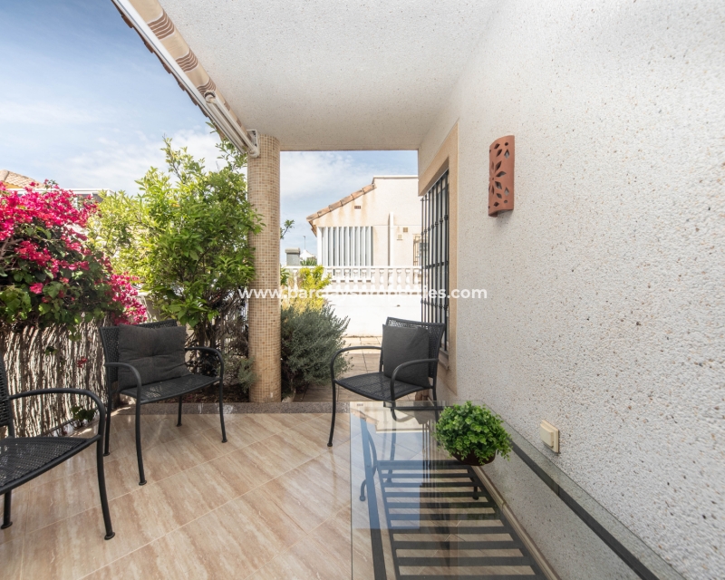 Wederverkoop - Vrijstaande Villa - Urb. La Marina