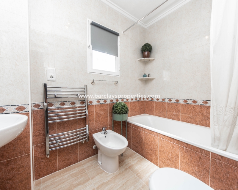 Wederverkoop - Vrijstaande Villa - Urb. La Marina