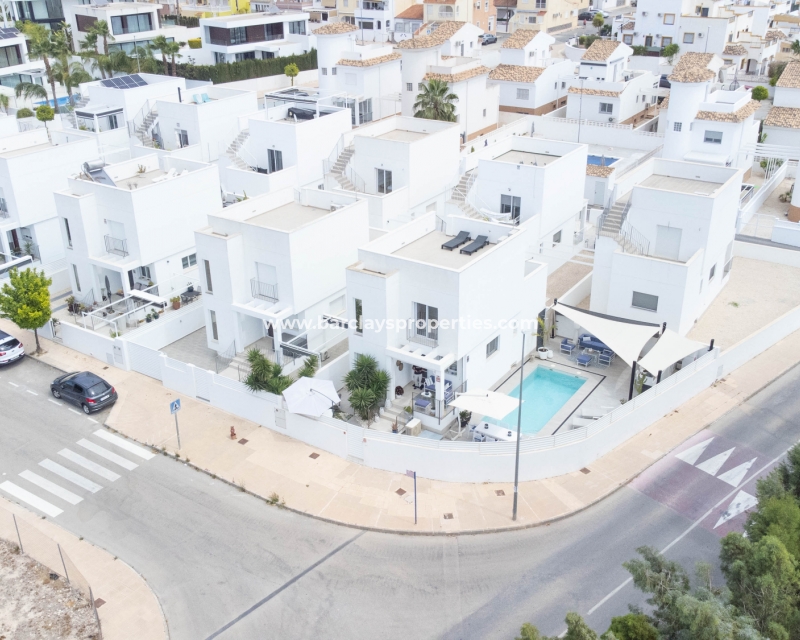 Wederverkoop - Vrijstaande Villa - Urb. La Marina