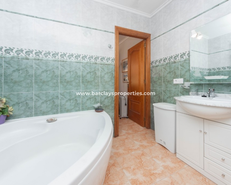 Wederverkoop - Vrijstaande Villa - Urb. La Marina