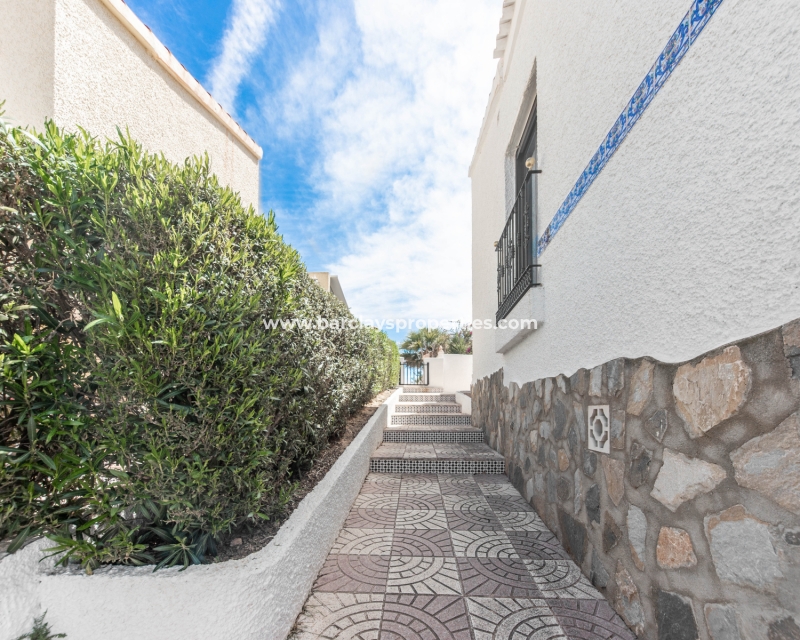 Wederverkoop - Vrijstaande Villa - Urb. La Marina