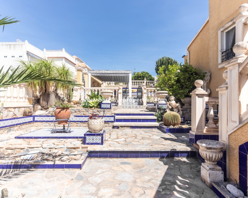 Wederverkoop - Vrijstaande Villa - Urb. La Marina