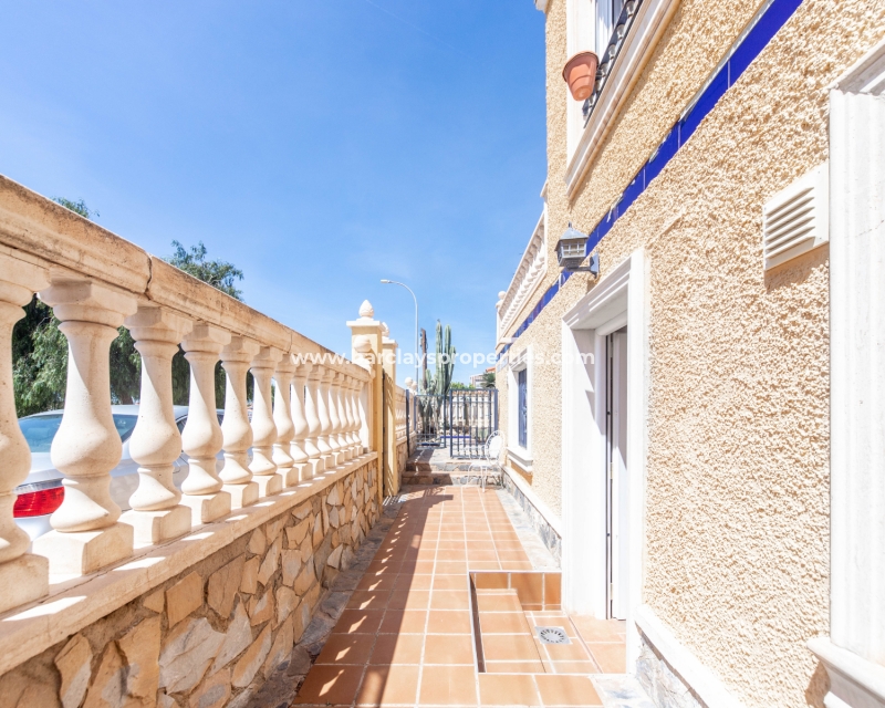 Wederverkoop - Vrijstaande Villa - Urb. La Marina