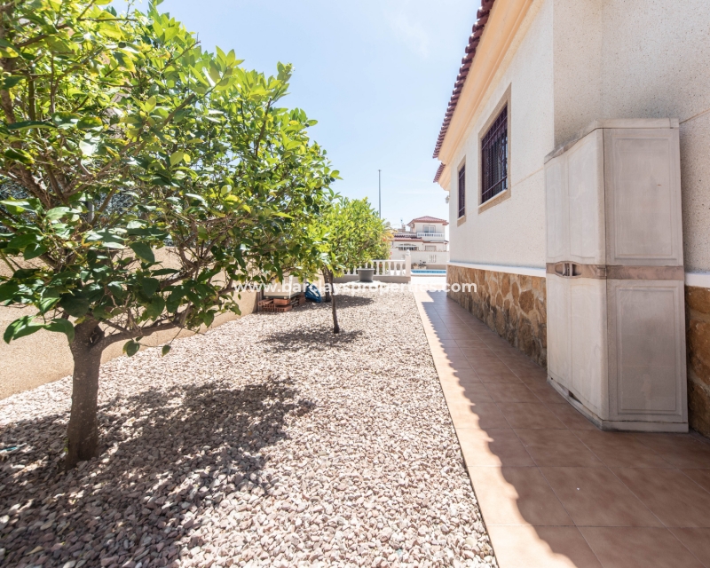 Wederverkoop - Vrijstaande Villa - Urb. La Marina