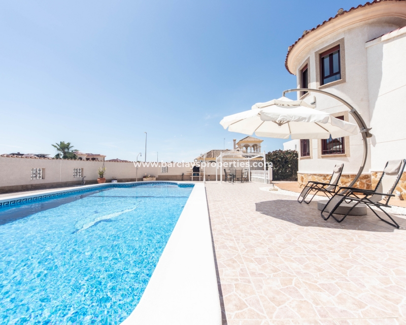 Wederverkoop - Vrijstaande Villa - Urb. La Marina