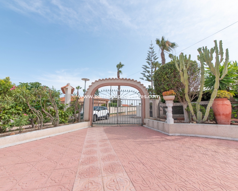 Wederverkoop - Vrijstaande Villa - Urb. La Marina