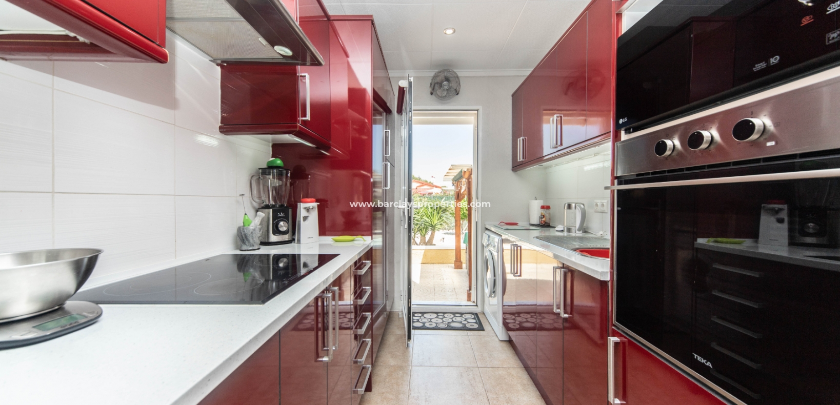 Wederverkoop - Vrijstaande Villa - Urb. La Marina