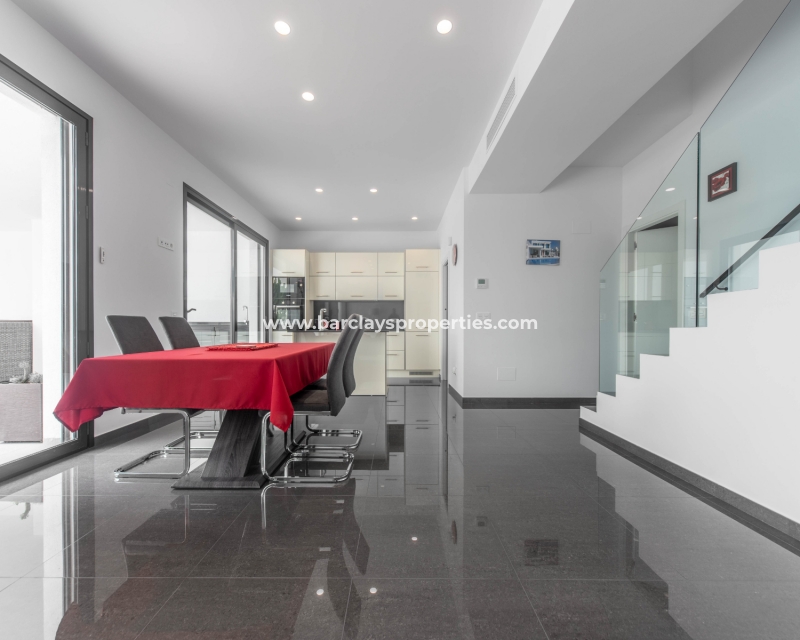 Wederverkoop - Vrijstaande Villa - Urb. La Marina