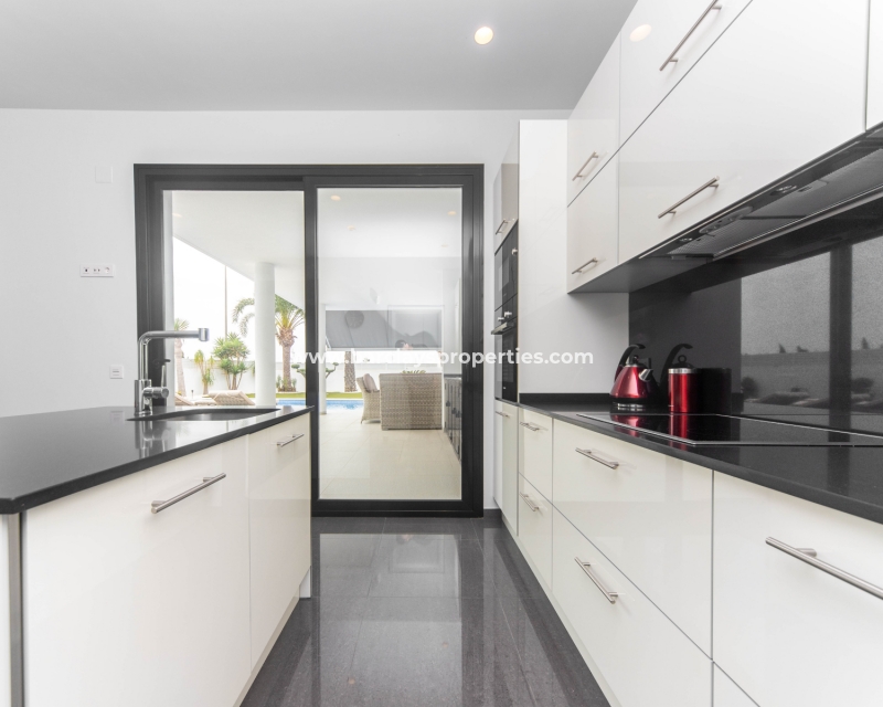 Wederverkoop - Vrijstaande Villa - Urb. La Marina