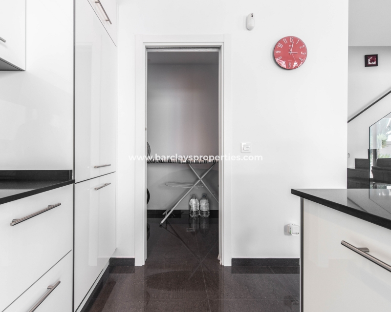 Wederverkoop - Vrijstaande Villa - Urb. La Marina