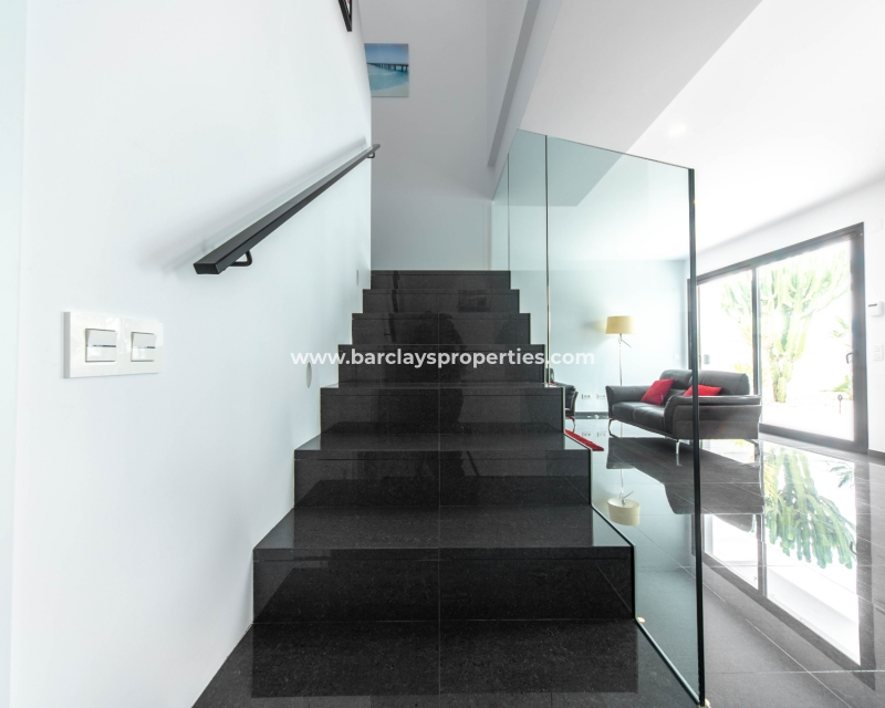 Wederverkoop - Vrijstaande Villa - Urb. La Marina