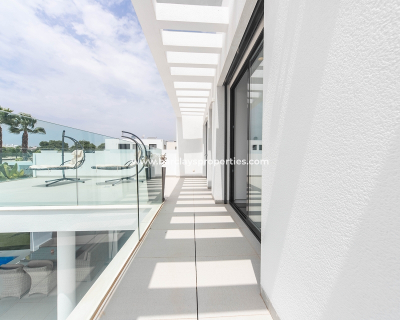 Wederverkoop - Vrijstaande Villa - Urb. La Marina