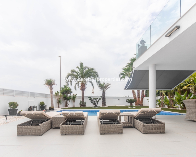 Wederverkoop - Vrijstaande Villa - Urb. La Marina