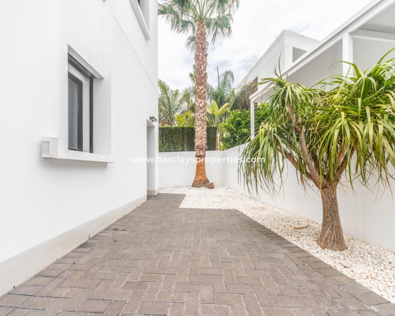 Wederverkoop - Vrijstaande Villa - Urb. La Marina